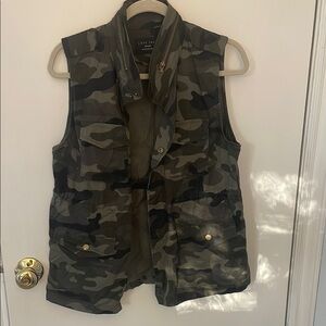 Love Tree Camouflage Vest